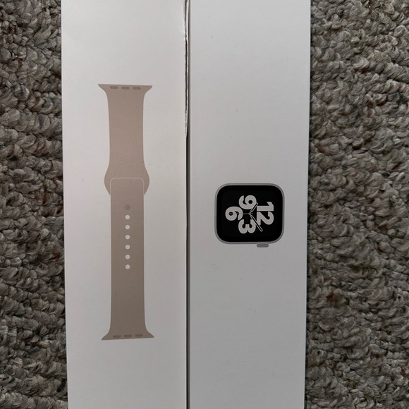 Apple Watch - Picture 2 of 4